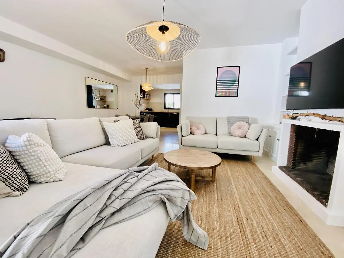 Semesterbostad Escape To Serenity - 3 Bedroom Townhouse By The Sea! Marbella