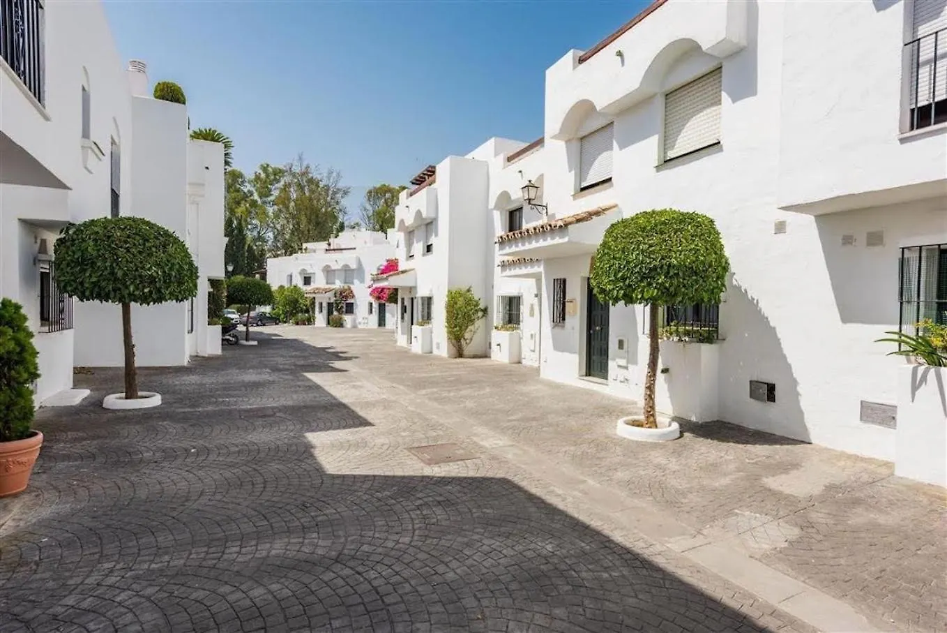 Escape To Serenity - 3 Bedroom Townhouse By The Sea! Marbella Spanien