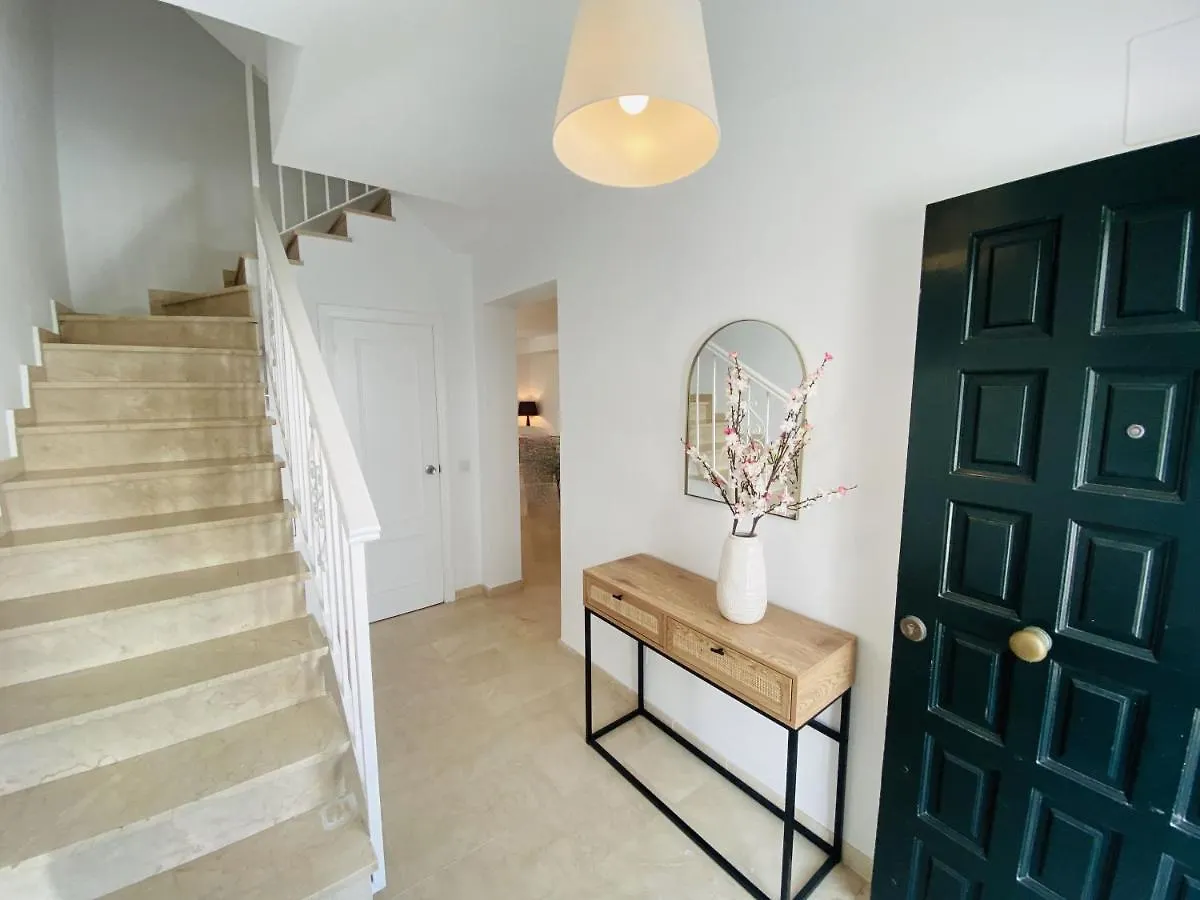 Escape To Serenity - 3 Bedroom Townhouse By The Sea! Marbella 0*,